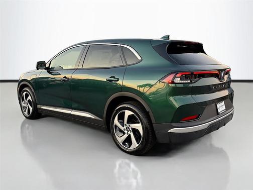 2025 VinFast VF 8 Eco