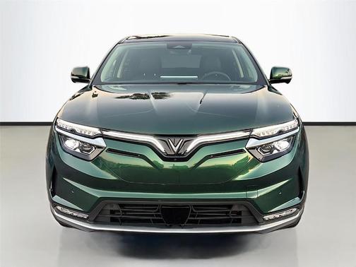 2025 VinFast VF 8 Eco