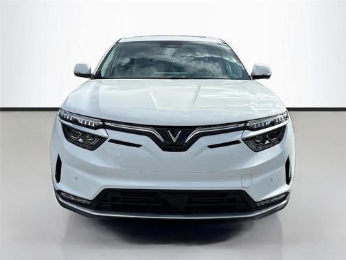 2025 VinFast VF 8 Plus