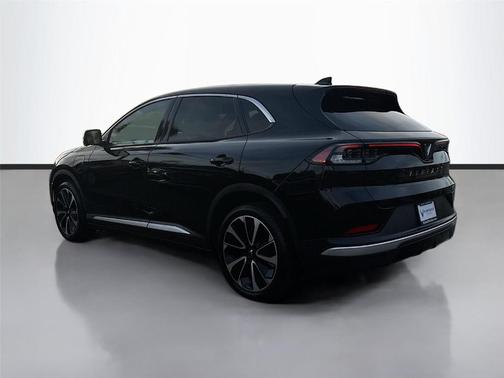 2025 VinFast VF 8 Plus