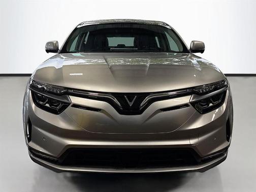 2025 VinFast VF 8 Eco