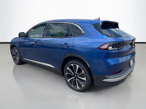 2025 VinFast VF 8 Plus
