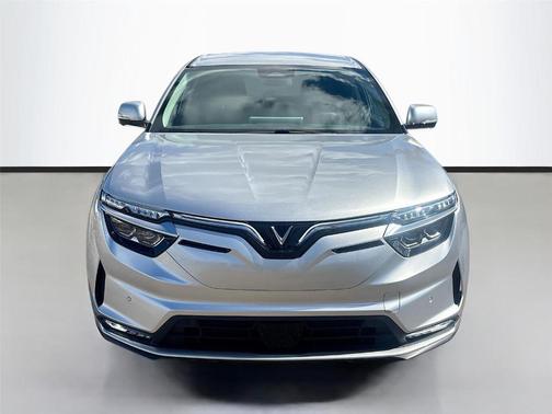 2025 VinFast VF 8 Eco