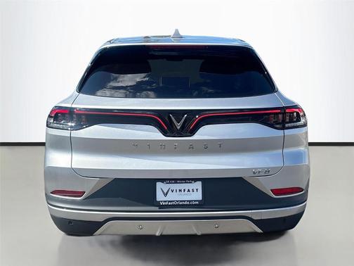 2025 VinFast VF 8 Eco