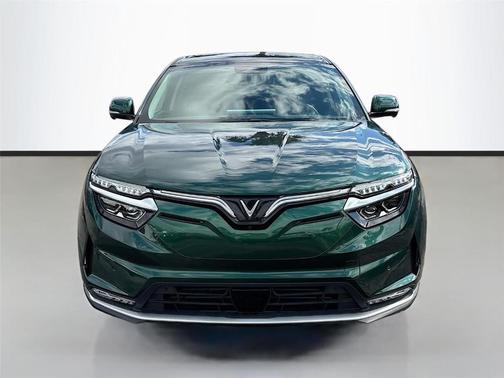 2025 VinFast VF 8 Eco