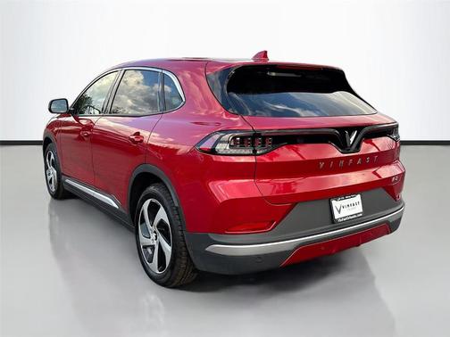 2025 VinFast VF 8 Eco