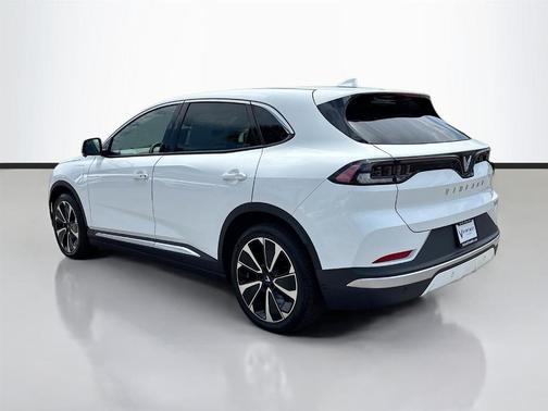 2025 VinFast VF 8 Plus