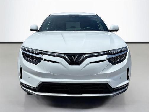 2025 VinFast VF 8 Plus