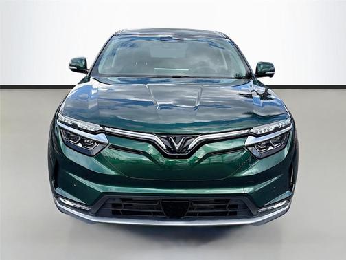 2025 VinFast VF 8 Eco