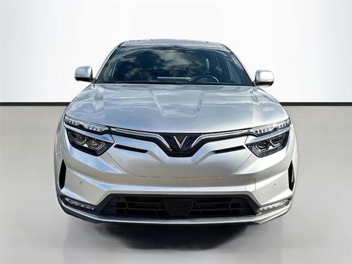 2025 VinFast VF 8 Plus