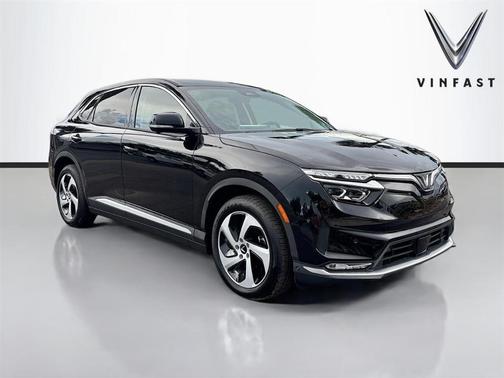 2025 VinFast VF 8 Eco
