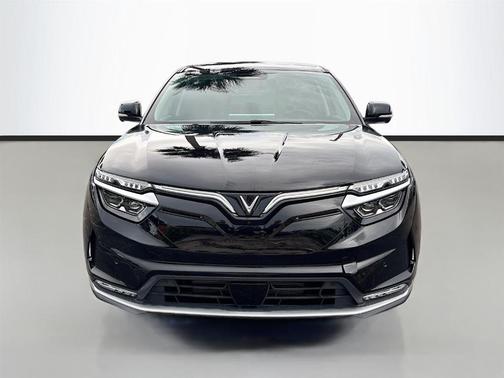 2025 VinFast VF 8 Eco