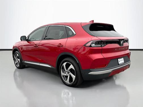 2025 VinFast VF 8 Eco