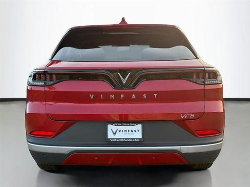 2025 VinFast VF 8 Eco