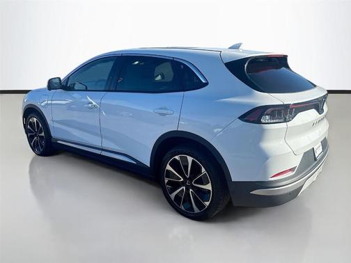 2025 VinFast VF 8 Plus