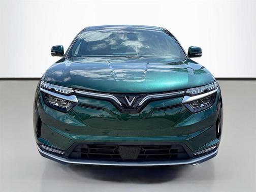 2025 VinFast VF 8 Plus