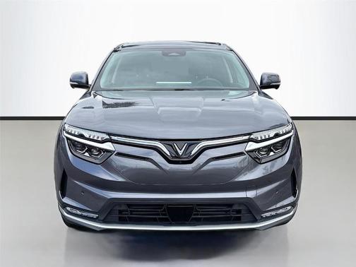 2025 VinFast VF 8 Eco