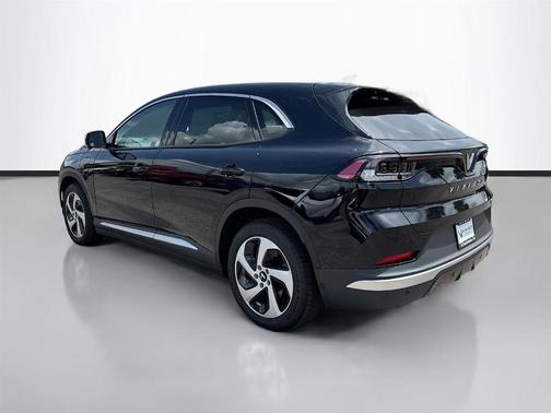2025 VinFast VF 8 Eco