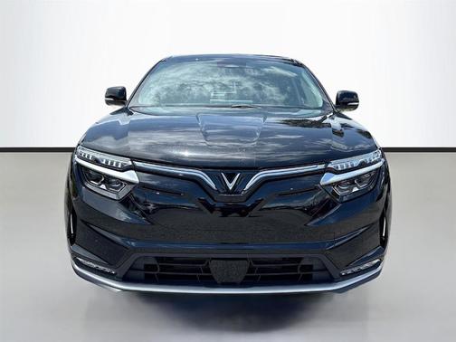 2025 VinFast VF 8 Eco