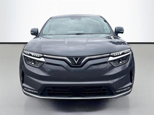 2025 VinFast VF 8 Eco