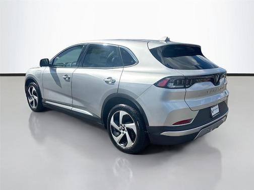 2025 VinFast VF 8 Eco