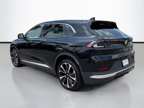 2025 VinFast VF 8 Plus