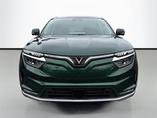 2025 VinFast VF 8 Eco