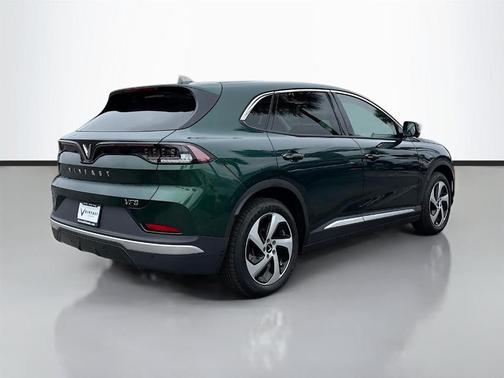 2025 VinFast VF 8 Eco