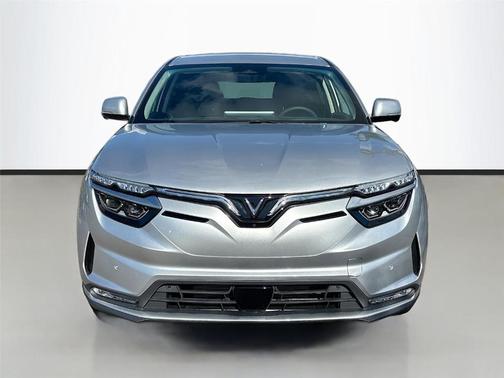 2025 VinFast VF 8 Eco