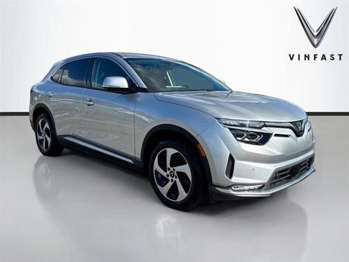 2025 VinFast VF 8 Eco