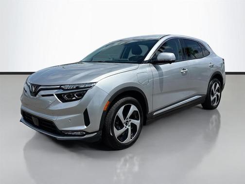 2025 VinFast VF 8 Eco