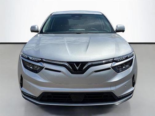 2025 VinFast VF 8 Eco