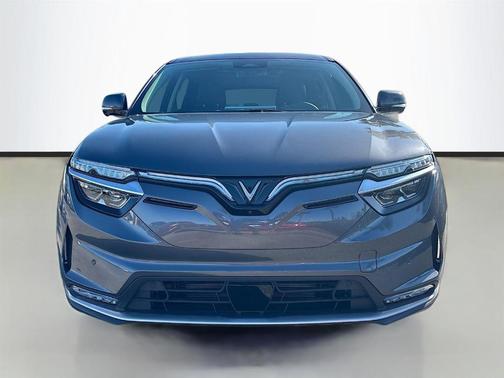 2025 VinFast VF 8 Eco