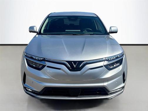 2025 VinFast VF 8 Eco