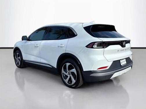 2025 VinFast VF 8 Eco