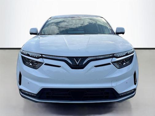 2025 VinFast VF 8 Eco