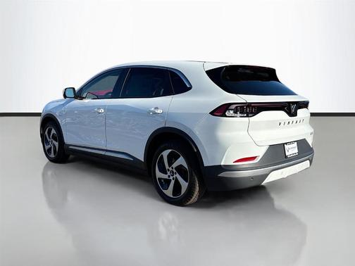 2025 VinFast VF 8 Eco