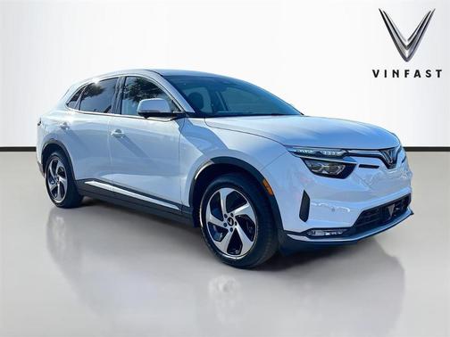 2025 VinFast VF 8 Eco