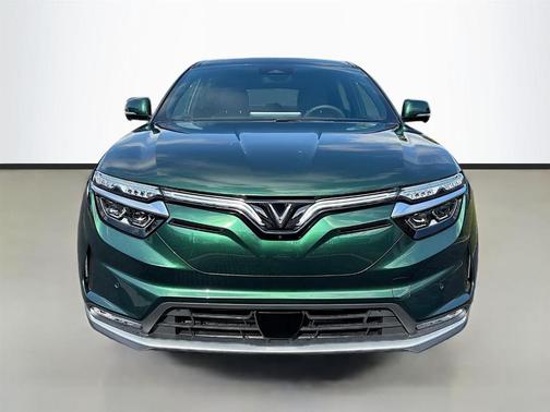 2025 VinFast VF 8 Plus