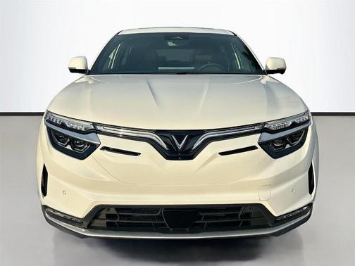 2025 VinFast VF 8 Plus