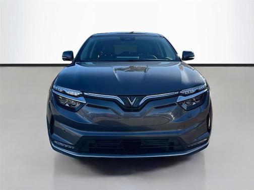 2025 VinFast VF 8 Eco