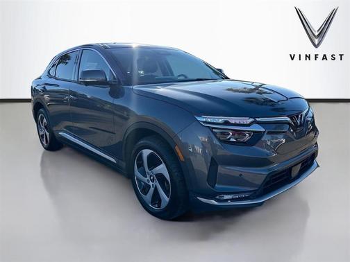 2025 VinFast VF 8 Eco