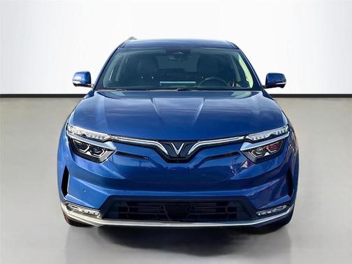 2025 VinFast VF 8 Eco