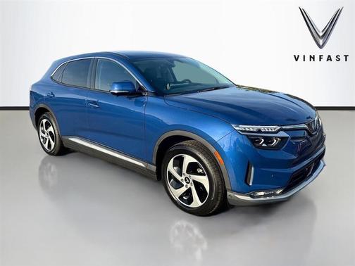 2025 VinFast VF 8 Eco