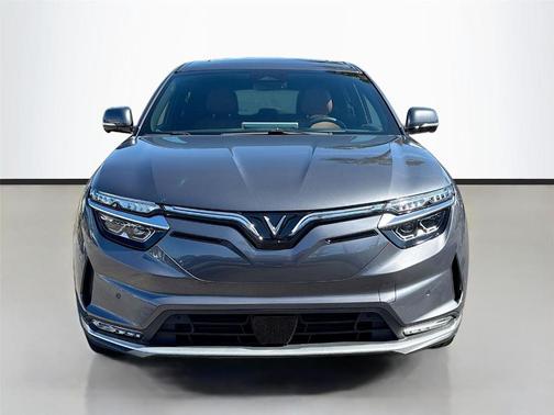 2025 VinFast VF 8 Plus