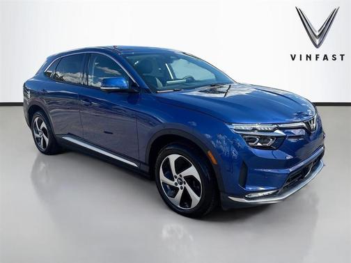 2025 VinFast VF 8 Eco