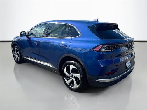 2025 VinFast VF 8 Eco