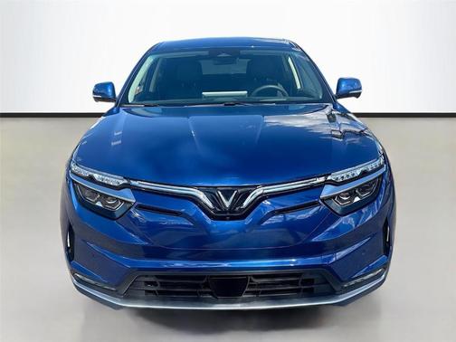 2025 VinFast VF 8 Eco