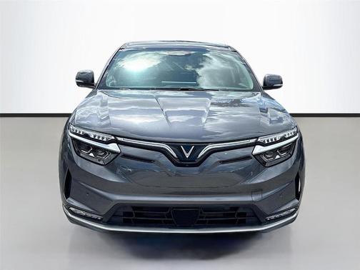 2025 VinFast VF 8 Eco