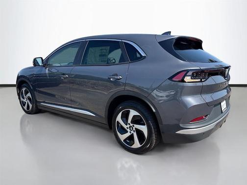 2025 VinFast VF 8 Eco